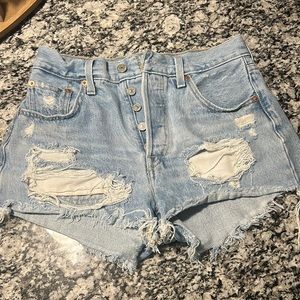 Women’s Levi 501 shorts, size 25